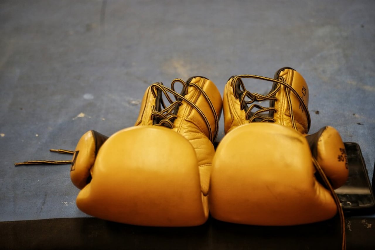Los menos aprovecharon las horas de descanso para practicar boxeo.