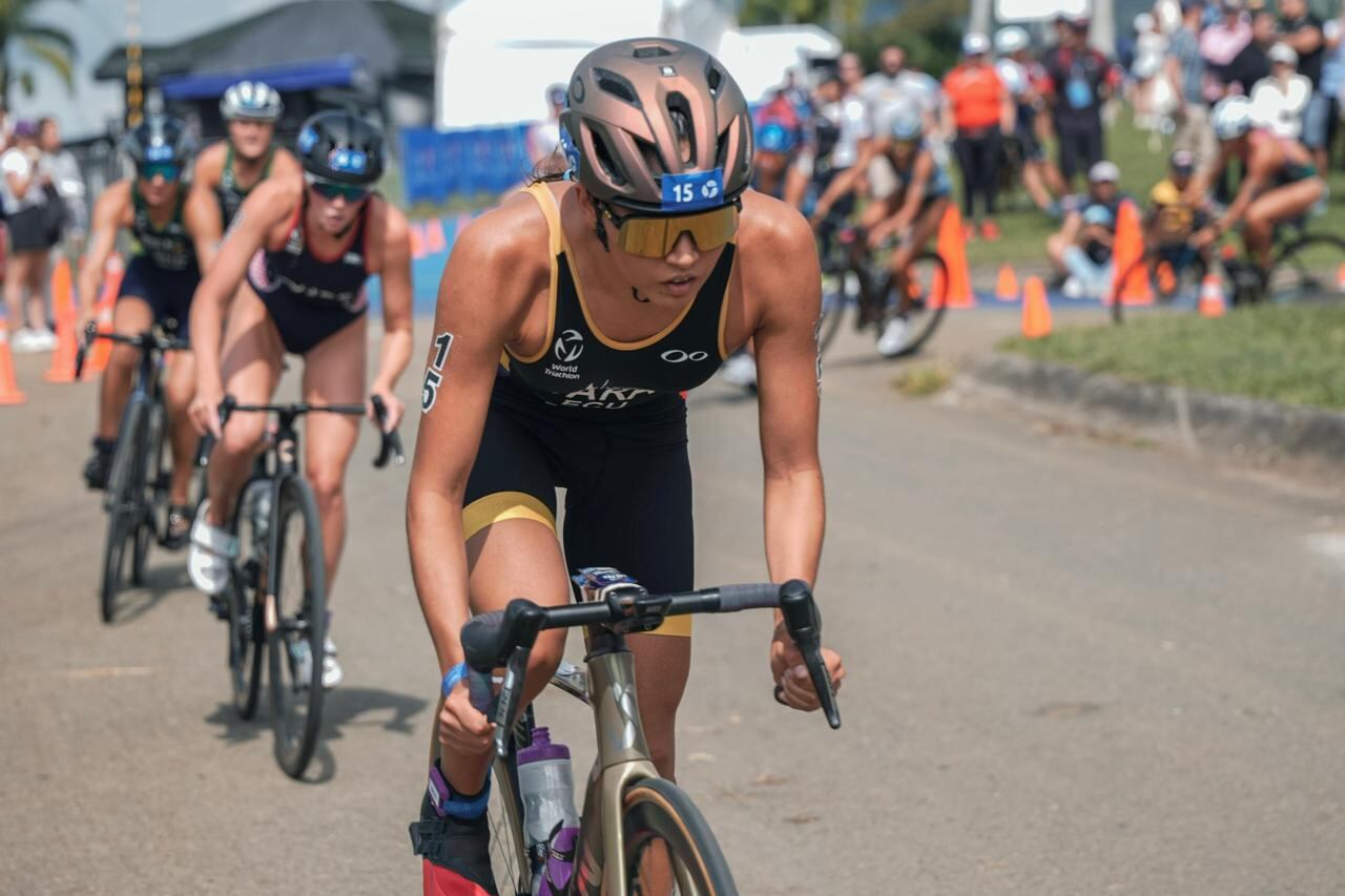 Varios de los atletas que participaron en el Campeonato Panamericano de Triatlón y Paratriatlón, en el Lago Calima.
