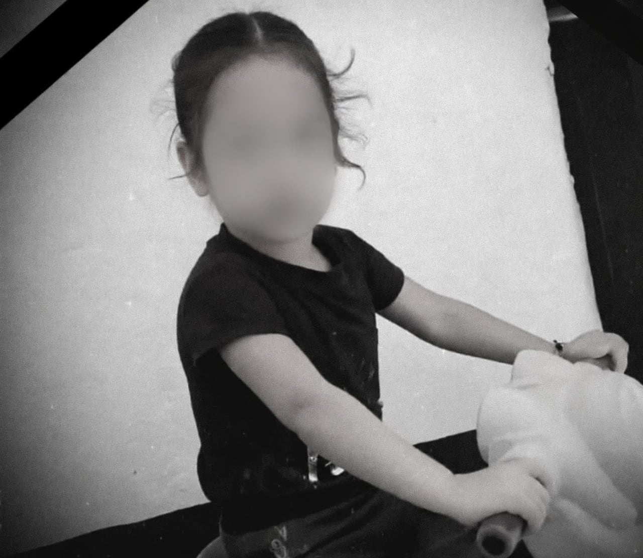 La menor sufría de epilepsias, tenía autismo y no podía hablar.