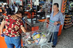 Cali: Cuanto cuesta mercar en Cali ?. Incremento de los precios en la galería y supermercados de la ciudad. Foto José L Guzmán. El País, sept  14-23