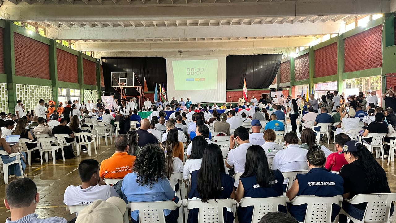 El encuentro se realizó en el Colegio Inem y contó con la presencia de los concejales de Cali, quienes tomaron atenta nota de las preocupaciones de la comunidad, para luego hacer control a las dependencias de la Alcaldía.