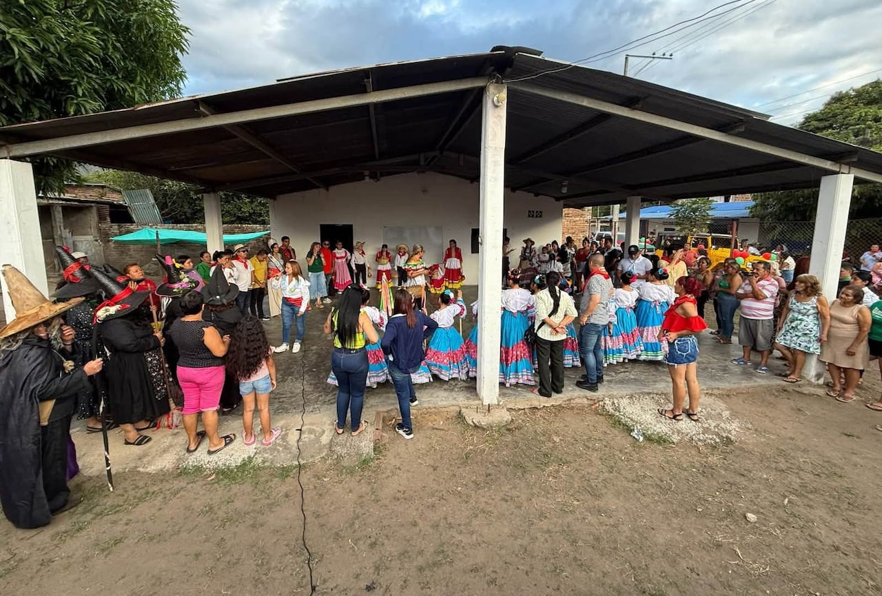 Cientos de habitantes participaron en el recorrido folclórico que hace parte de la programación previa de la edición número 42 del Festival Folclórico y Cultural del Arroz, una de las celebraciones más representativas del Huila.