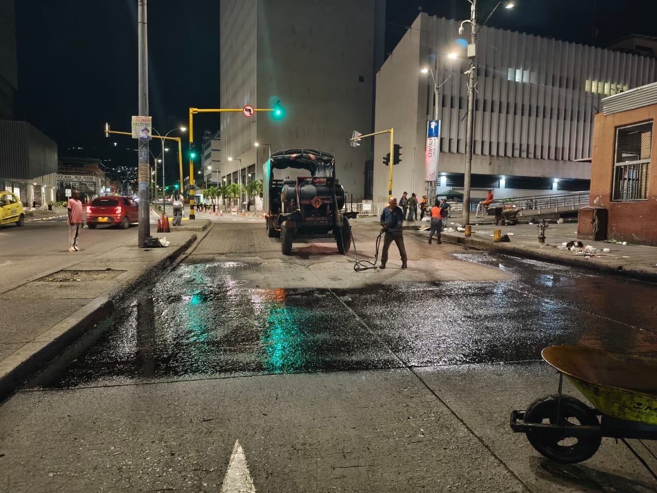 Los trabajos en el centro de Cali se adelantan en jornadas nocturnas.