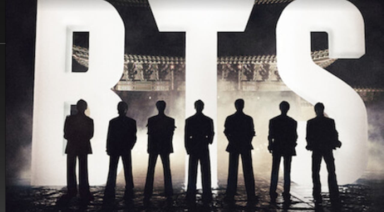 Transmisión en vivo directamente desde el histórico Gwanghwamun en Seúl, esta actuación monumental celebra el lanzamiento del nuevo y muy esperado álbum de BTS, ARIRANG.