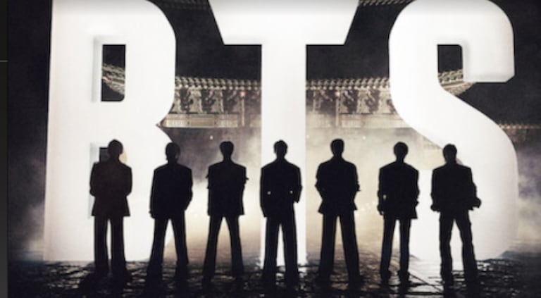 Transmisión en vivo directamente desde el histórico Gwanghwamun en Seúl, esta actuación monumental celebra el lanzamiento del nuevo y muy esperado álbum de BTS, ARIRANG.