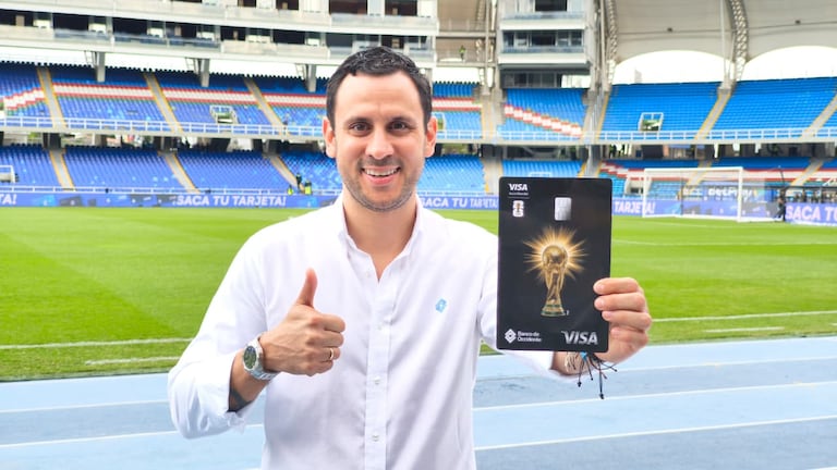 José Omar Fernández, gerente de Mercadeo del Banco de Occidente, acompañó el homenaje a Mario Alberto Yepes y afirmó que “queremos cumplirle a muchas personas el sueño de vivir la experiencia de fútbol más grande del planeta”.