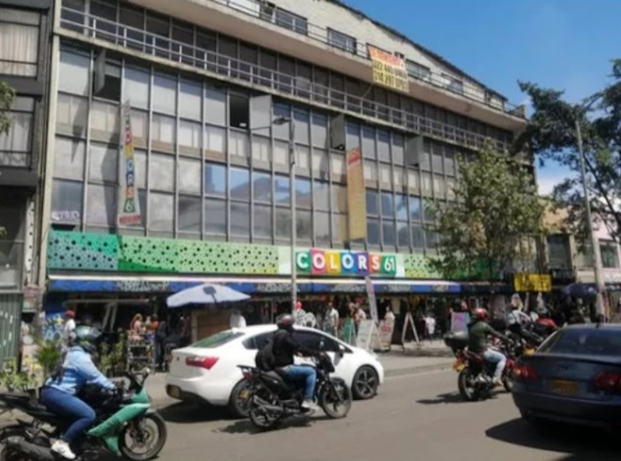 Centro comercial Colors 61