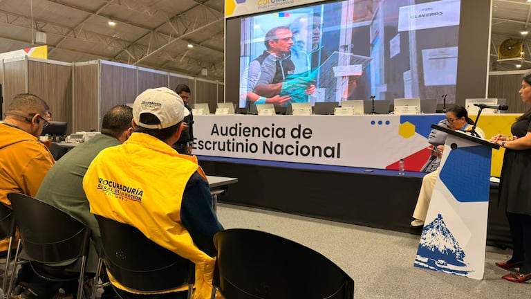 El Ministerio Público lo realizó en compañía de un grupo de veedores internacionales y partidos políticos.