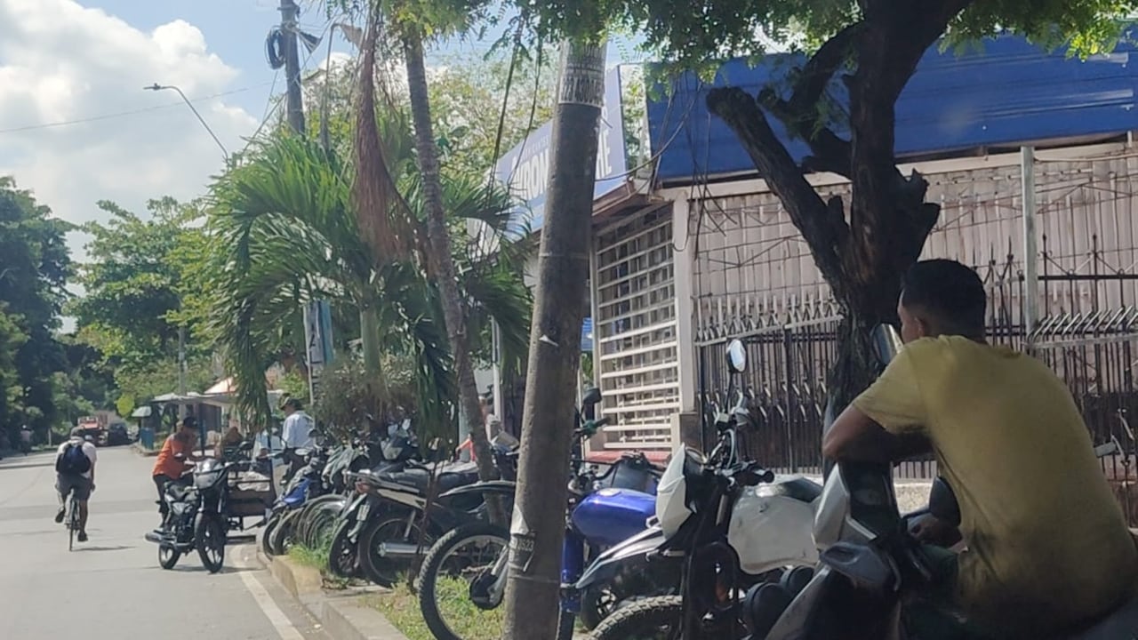La comunidad pide controles a las autoridades por las presuntas afectaciones de movilidad y convivencia asociadas a este taller de motos.