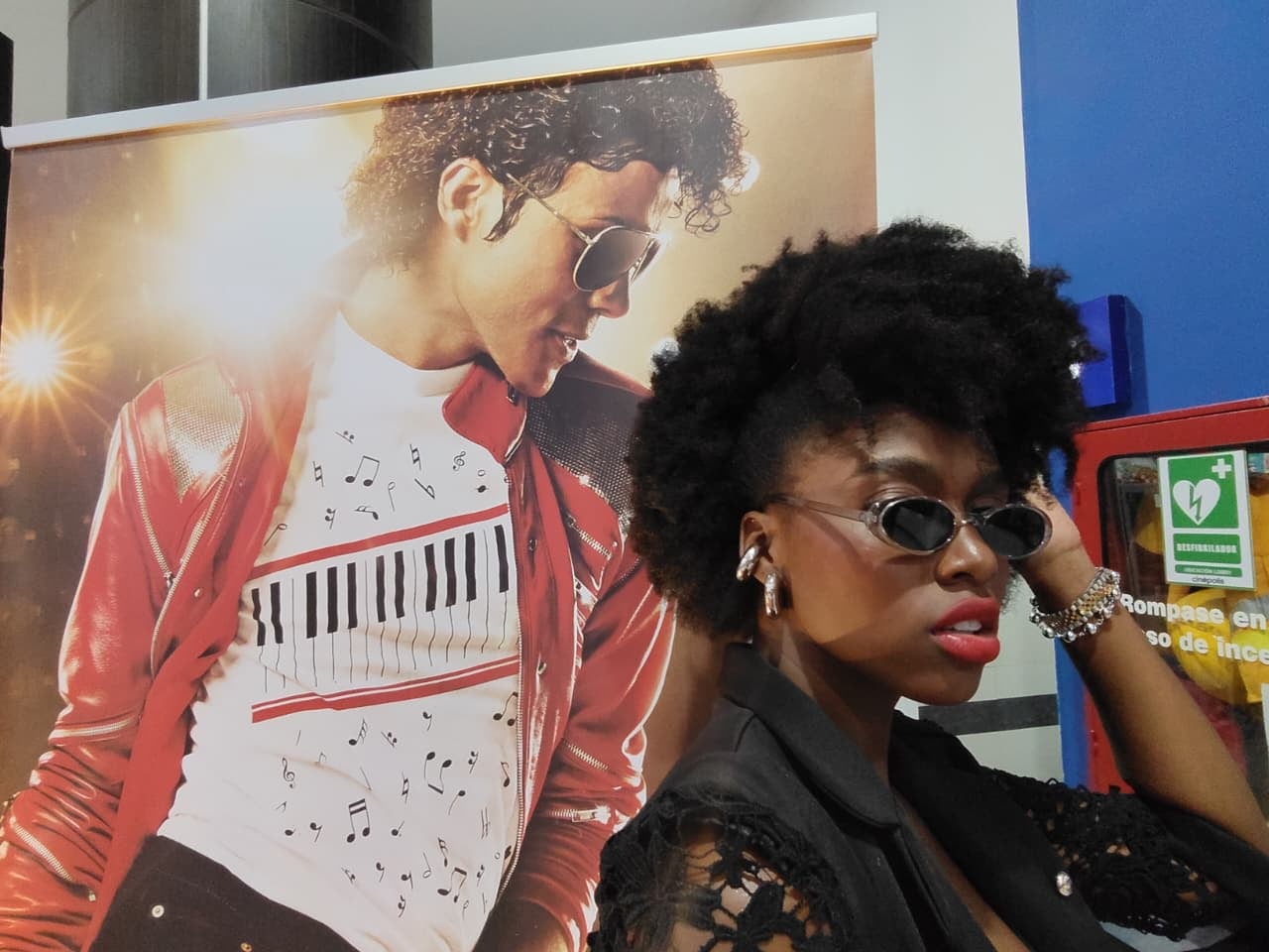 Invitados especiales disfrutan la noche de este martes 21 de abril de 2026 en la premier de la película de Michael Jackson, en un centro comercial del norte de Cali.