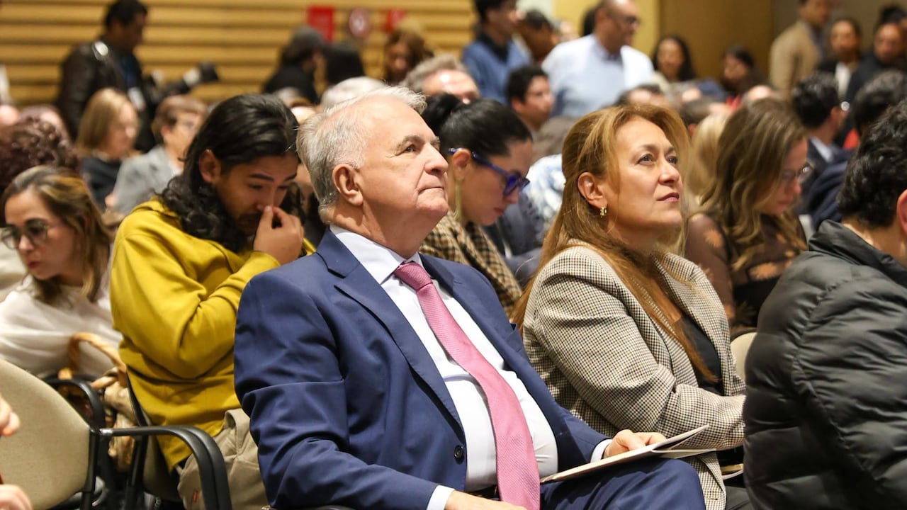 El Ejército aclaró además que la comitiva del gobernador del Huila, Rodrigo Villalba Mosquera, no fue atacada, después de que surgieran versiones que relacionaban el hecho con el desplazamiento del mandatario.
