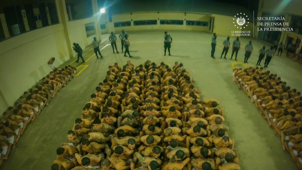 En esta super cárcel, los reos tendrán que trabajar para obtener su alimento.