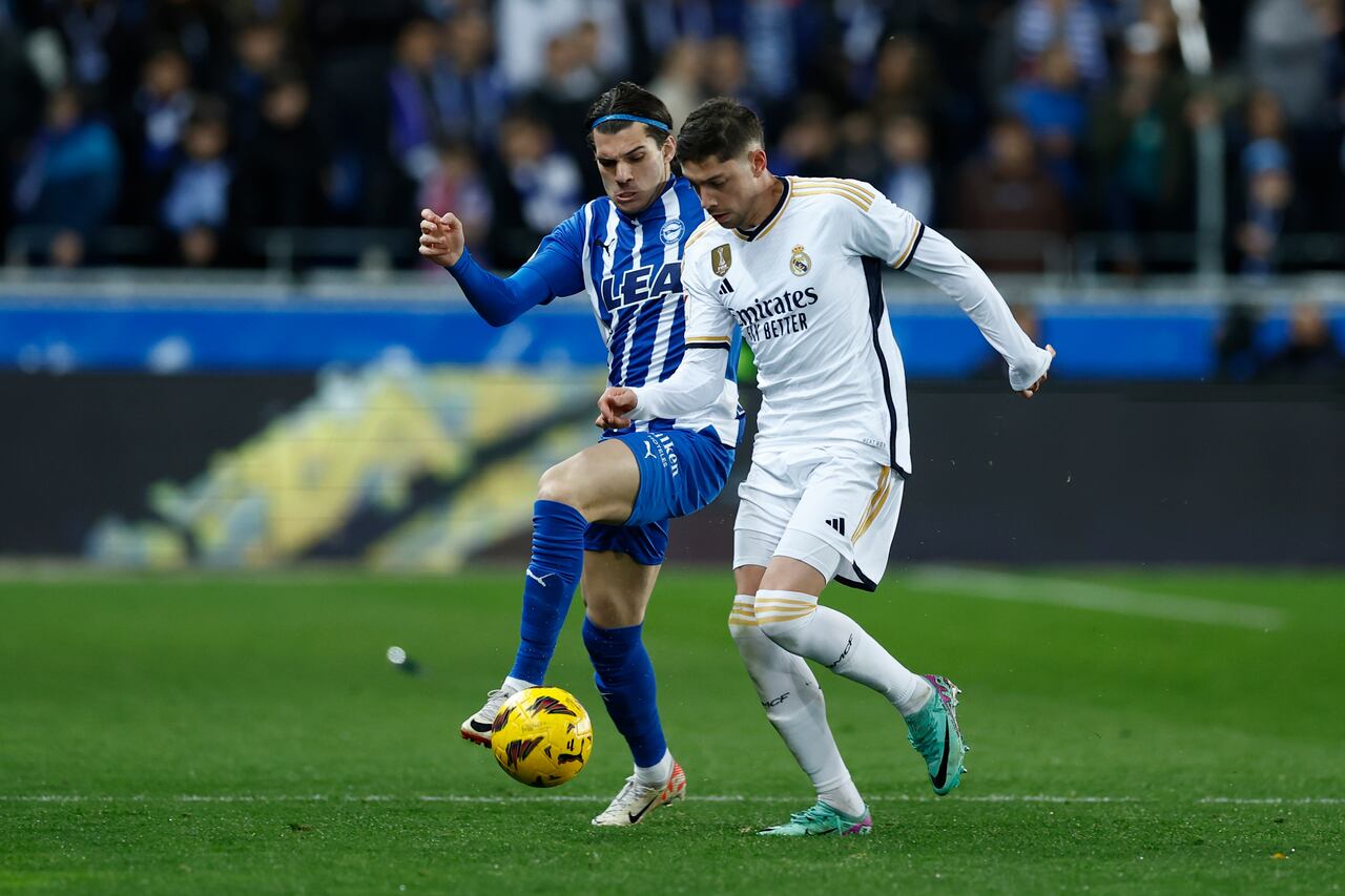 Real Madrid venció al Alavés y llegó a la cima de LaLiga de España