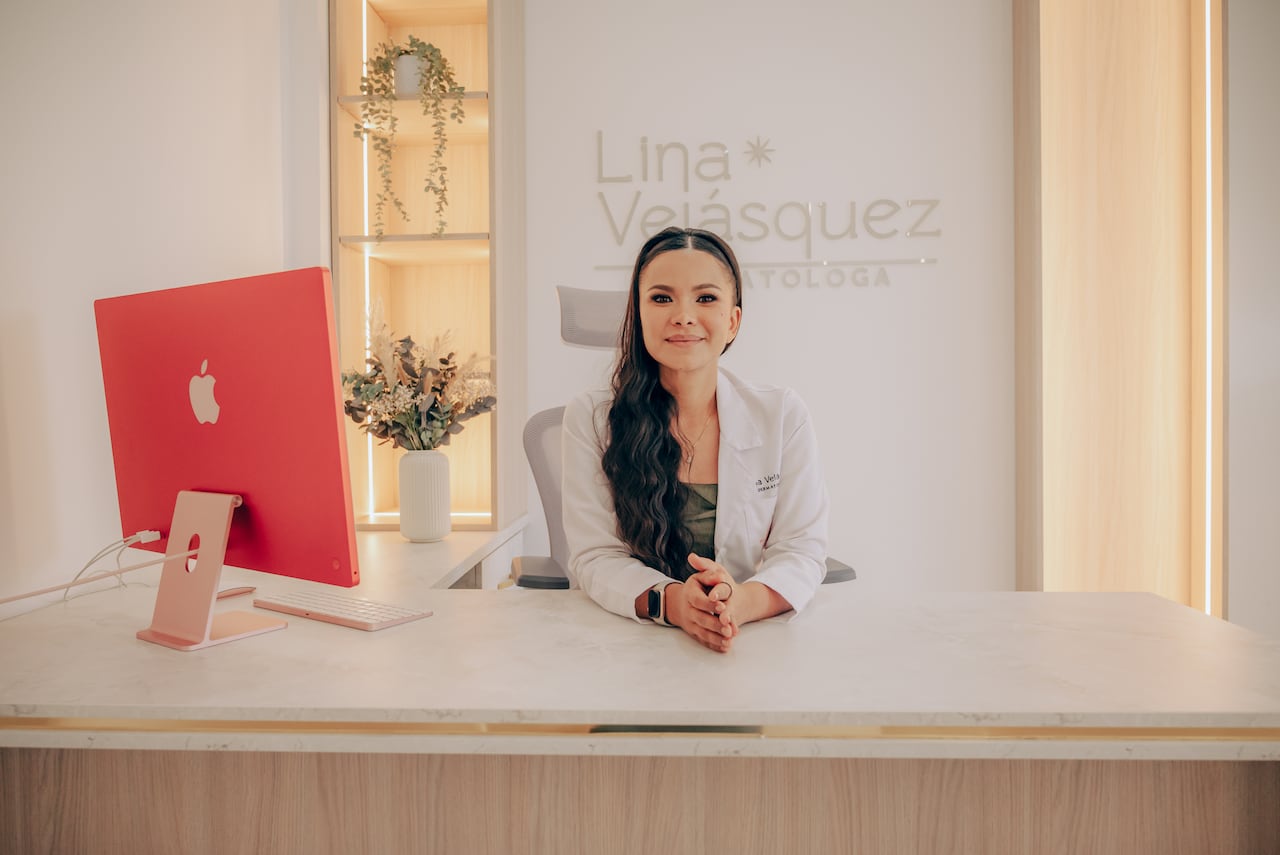 La dermatóloga Lina Velásquez, cofundadora de Jade Medical Center, acompaña a cada paciente con cercanía, conocimiento y la ilusión de ofrecer un cuidado integral y humano.