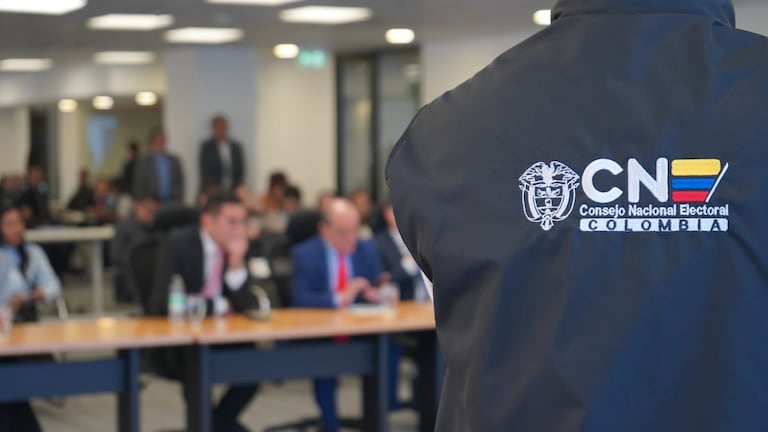 El presidente del CNE, el magistrado Cristian Quiroz, recordó que la labor de los testigos es clave para garantizar la transparencia y el respeto por la voluntad popular, siempre dentro del marco de la ley.