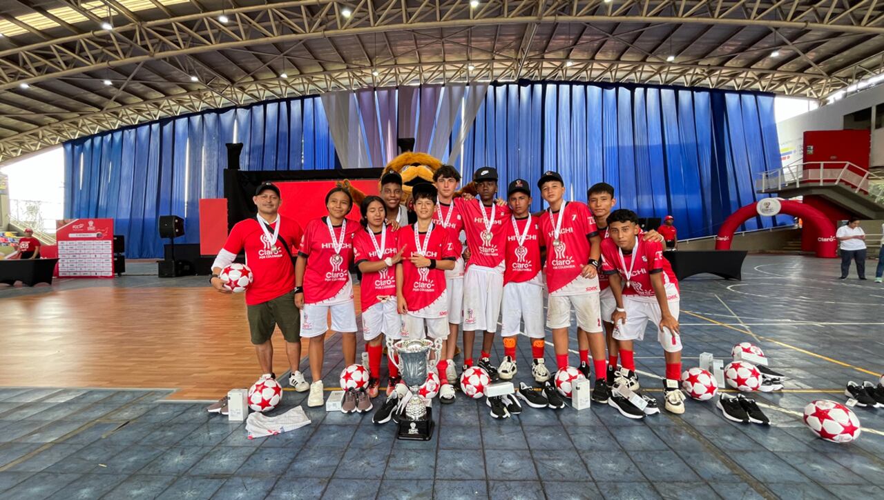 Esta iniciativa busca transformar sus vidas con la tecnología, la educación y el deporte.