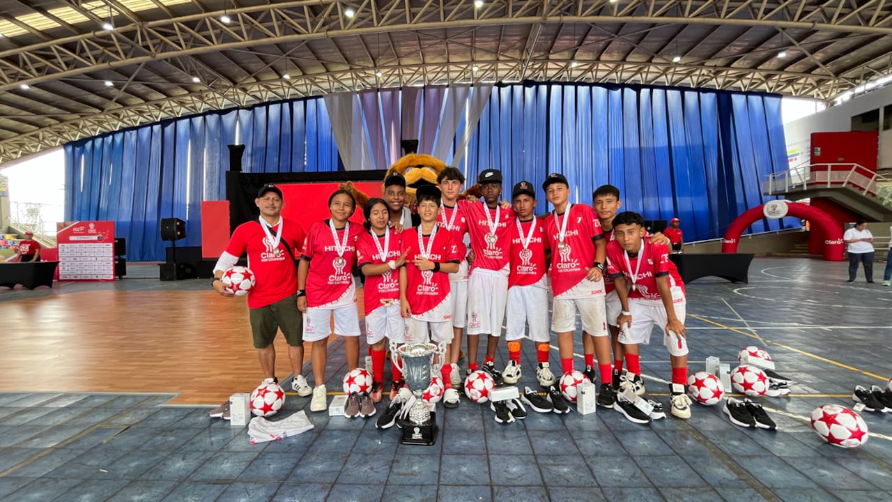 Esta iniciativa busca transformar sus vidas con la tecnología, la educación y el deporte.