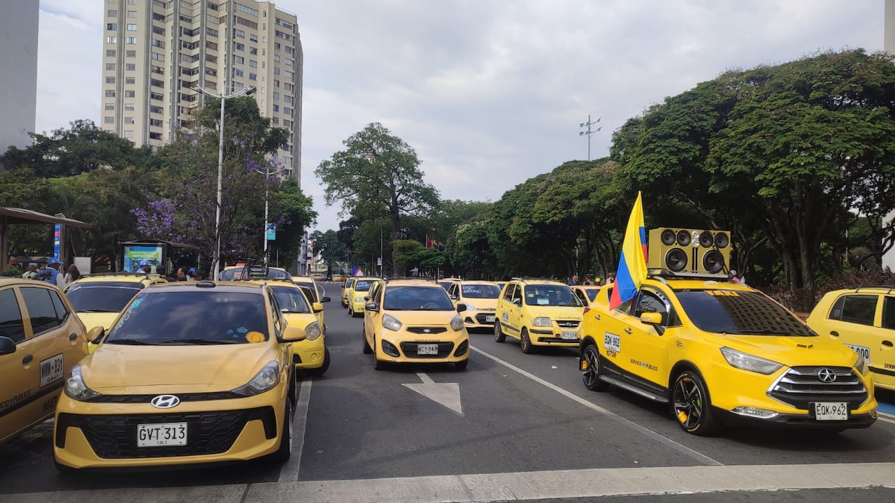 El gremio de taxistas llegó al CAM, para evaluar las condiciones que se negociaron hace 1 año con la Alcaldía.