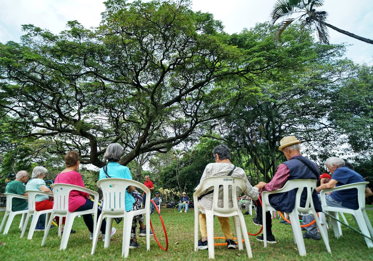 Centro Vida es un programa para el bienestar del adulto mayor, que impacta de manera positiva en sus vidas, mejorando a nivel físico, mental, emocional y espiritual, posible a través de los programas creados por la Alcaldía de Santiago de Cali y la Secretaría de Bienestar Social, operado por la E.S.E. San Miguel. Foto Jorge Orozco