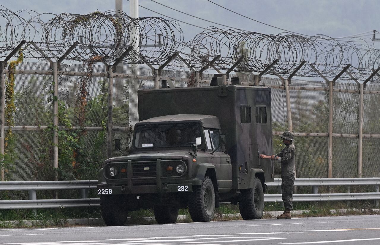 Corea del Norte hizo estallar secciones de las carreteras profundamente simbólicas que lo conectan con el Sur.
