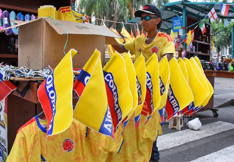 Se activan las ventas informales por fiebre mundialista.