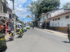La patrullas de la Policía, con el apoyo del Ejército, acordonaron el lugar mientras se lograba controlar esta situación, registrada hacia el medio día de este miércoles 22 de julio.
