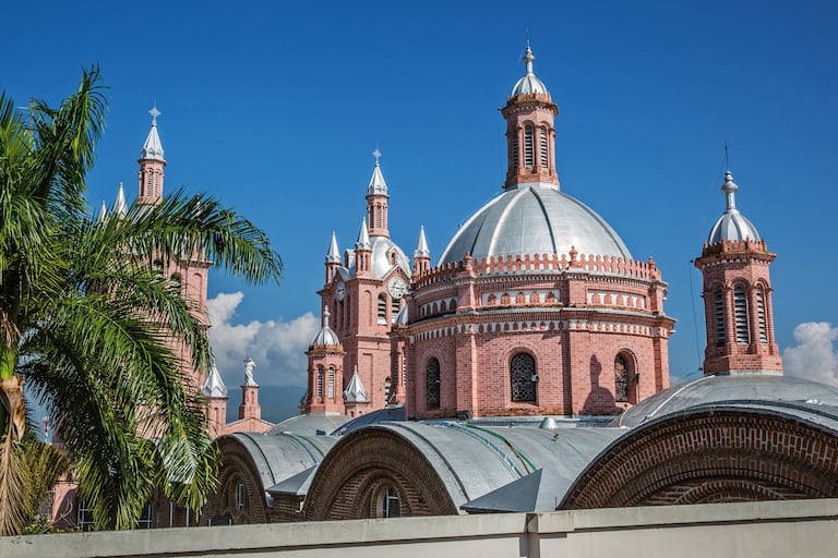 Buga, además de ser un centro de peregrinación, cuenta con una oferta imperdible para los amantes del deporte.