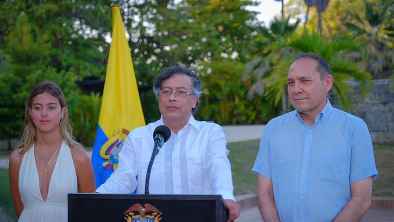 Gustavo Petro anunció un aumento del salario mínimo de 23,7%.