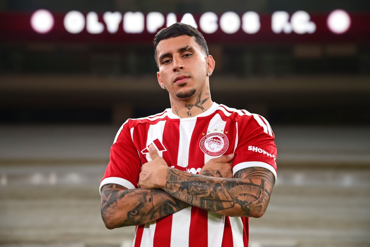 Gustavo Puerta ya luce los colores del Olympiacos.