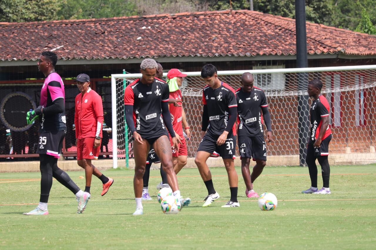 Entrenamiento de América de Cali previo al encuentro ante Independiente Medellín