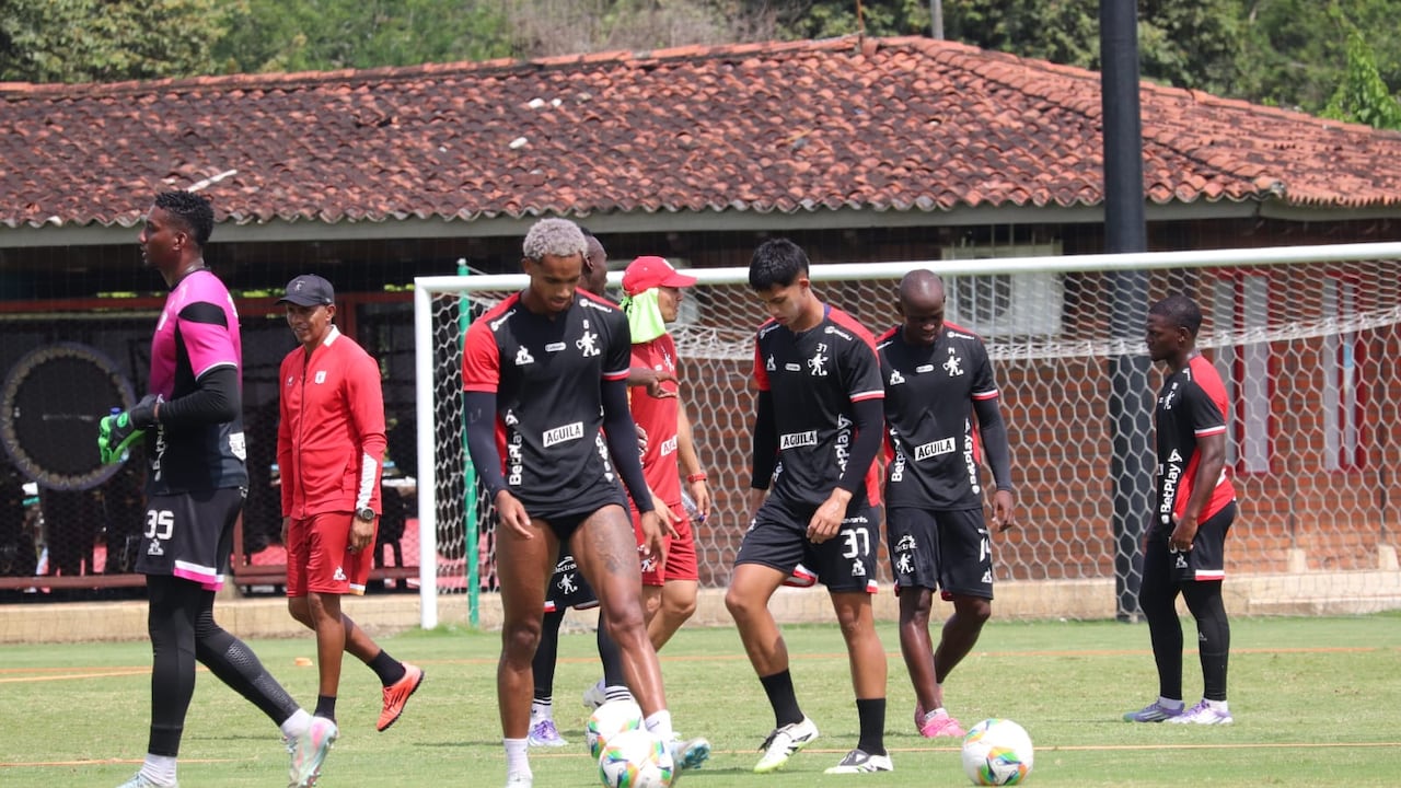 Entrenamiento de América de Cali previo al encuentro ante Independiente Medellín