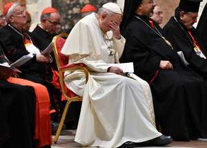El Papa Francisco asiste a una liturgia penitencial en el Vaticano