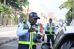 Cali: José Félix Angulo, agente de tránsito agredido e insultado por su color. foto José L Guzmán. EL País