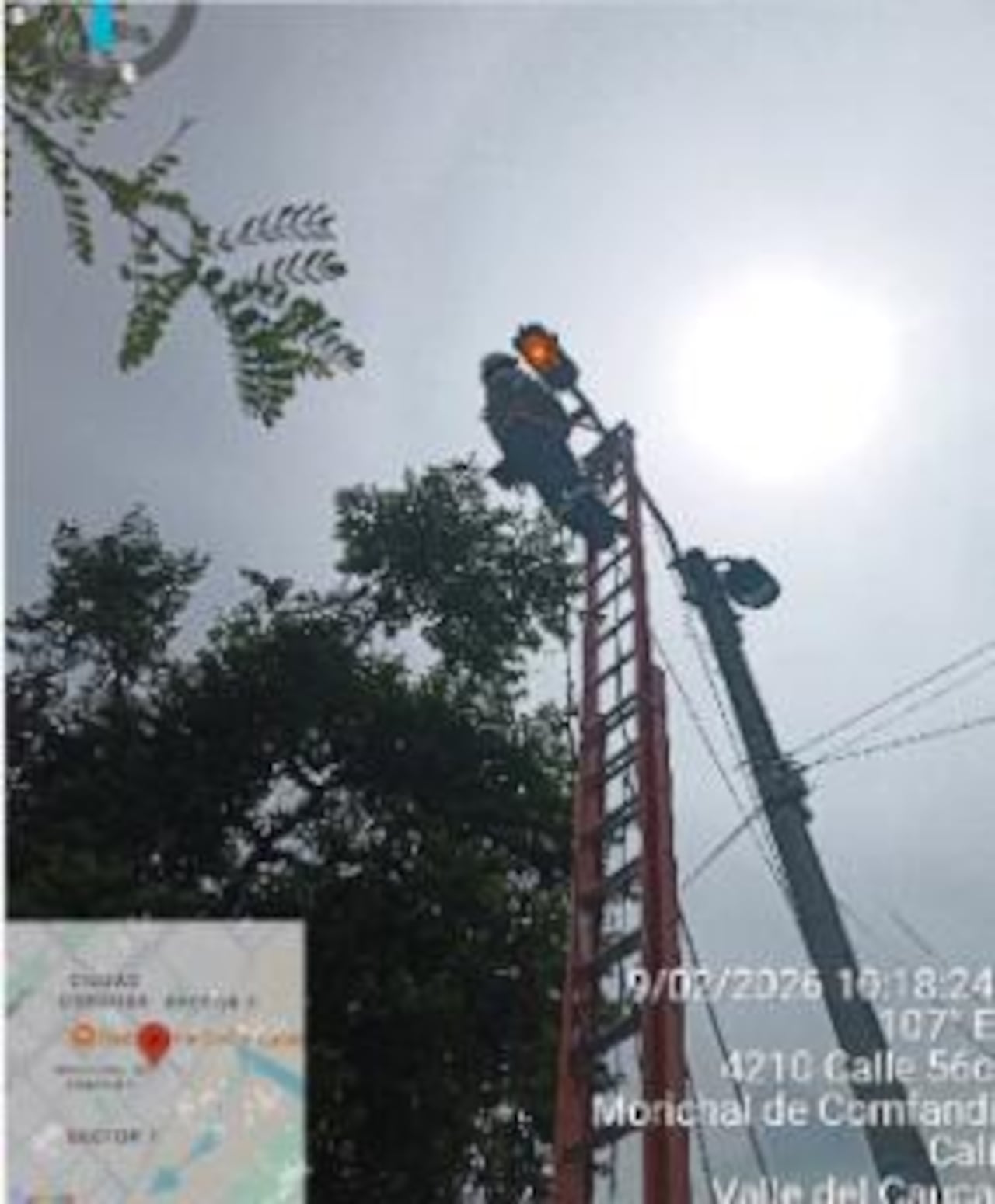 La luminaria ubicada en el pasaje del barrio Morichal de Comfandi fue reparada tras la denuncia ciudadana canalizada por El País Denuncia.