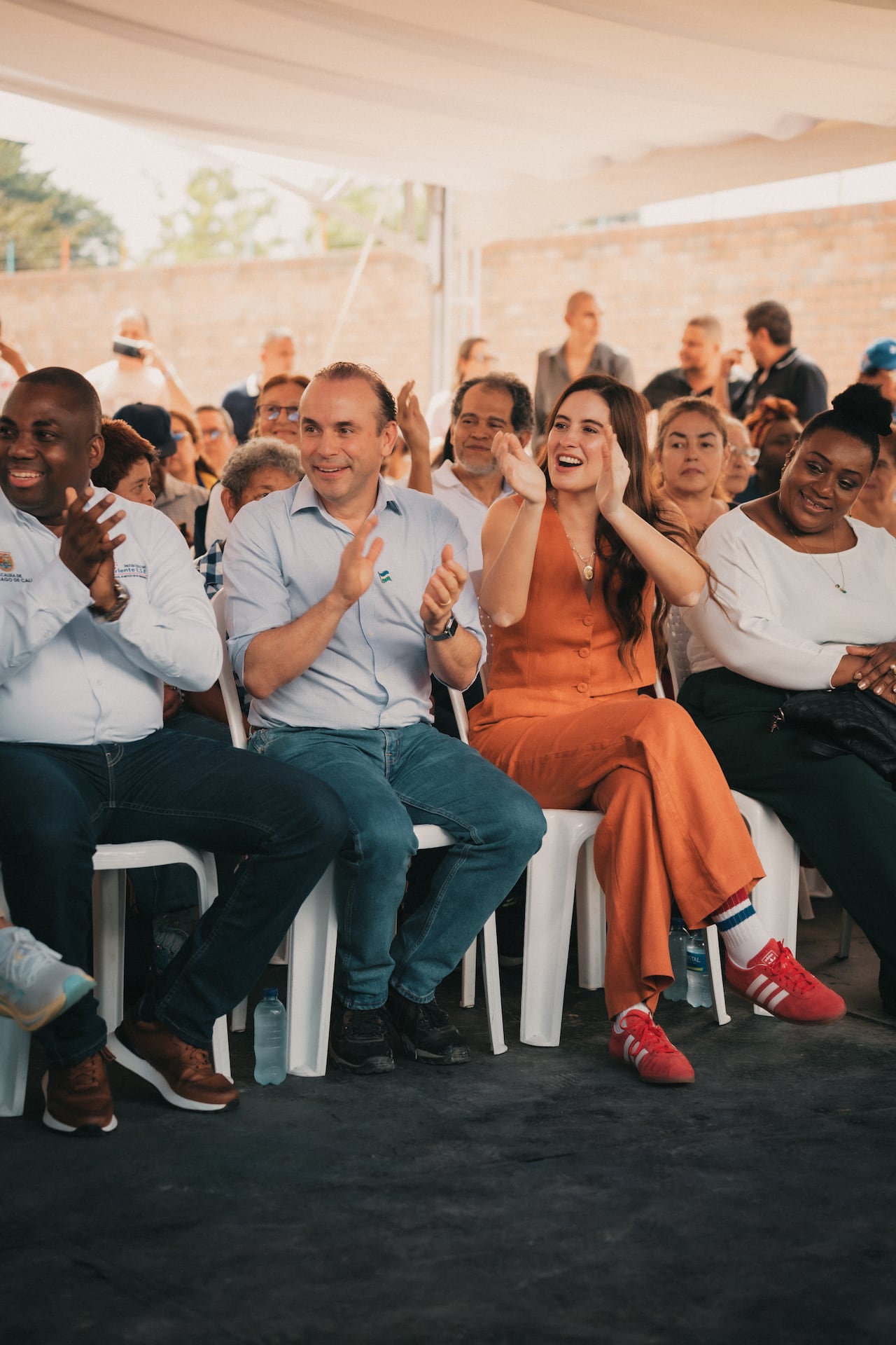 Taliana Vargas en uno de los ecosistemas de Cuidarte, dialogando con mujeres cuidadoras de la zona urbana.