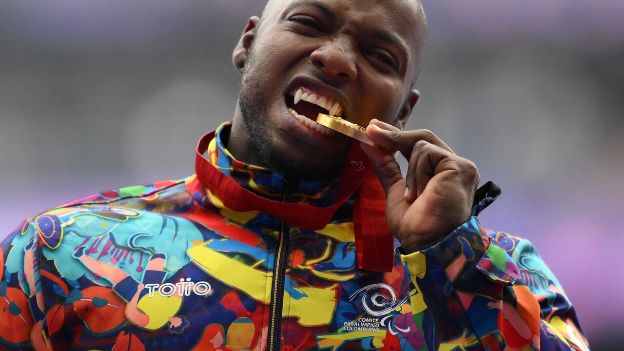 Mauricio Valencia ganó medalla de oro en impulsión de la bala, categoría F34 en Juegos Paralímpicos París.