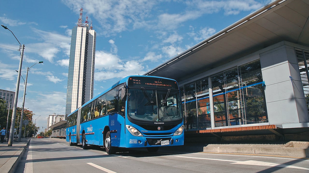 Bus del MIO en Cali, parte del sistema de transporte público de la ciudad.