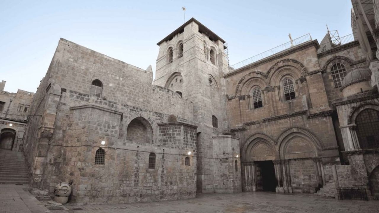 El Santo Sepulcro, uno de los principales sitios sagrados del cristianismo, permanece cerrado por motivos de seguridad en Jerusalén.