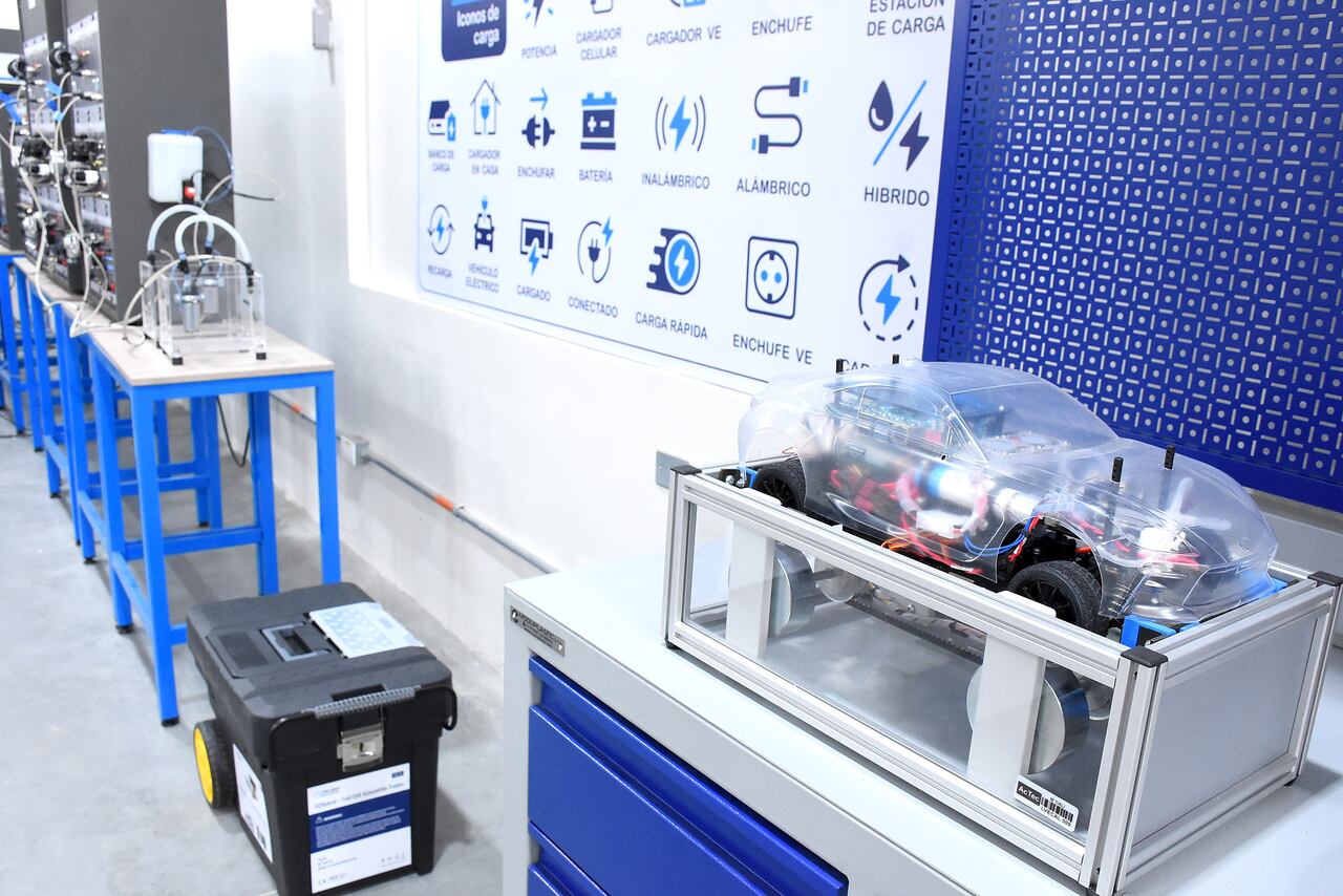 Inauguración Taller de movilidad eléctrica I.E Antonio José Camacho