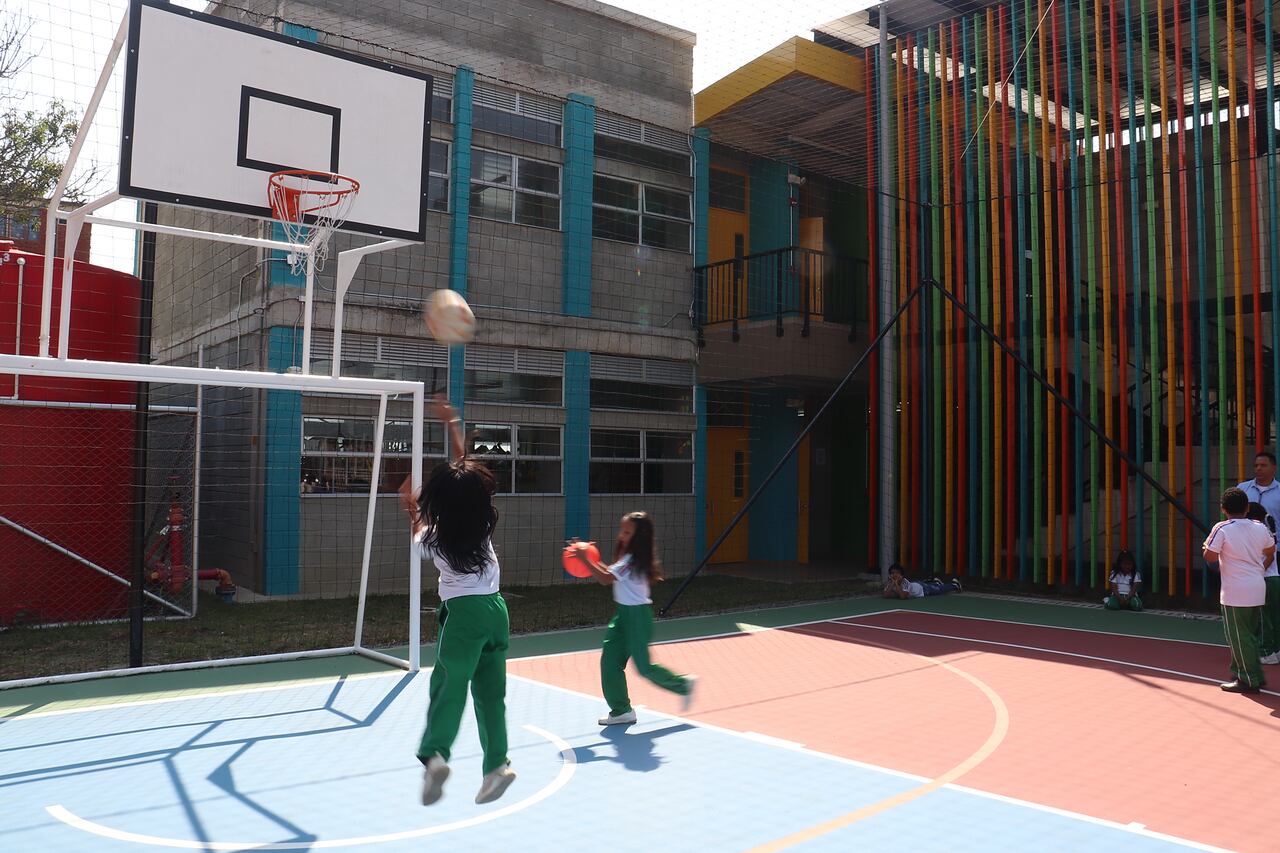 Remodelación de la sede Fernando de Aragón de la institución Educativa Evaristo García. Varios colegios públicos de Cali están en procesos de remodelación.