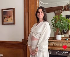 Anne Hathaway reveló que está esperando su tercer hijo.