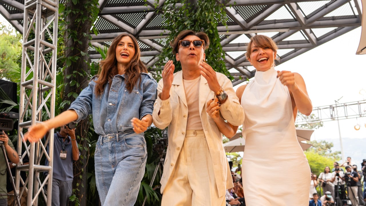 Pasarela Toscano, por Franklin Ramos. El creativo invitó a dos reconocidas exreinas de belleza para su desfile de apertura.