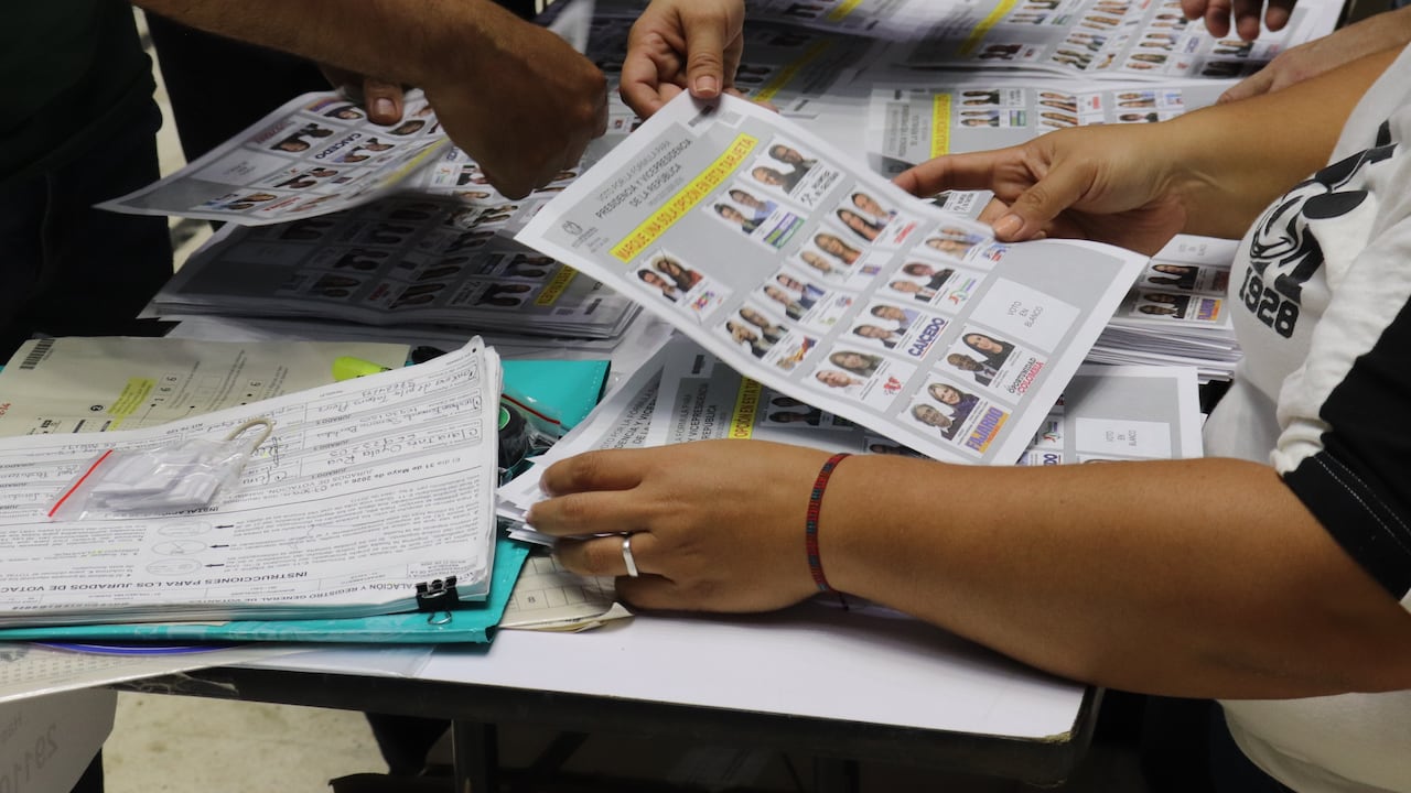 Elecciones 2026 preconteo de votos en el coliseo del pueblo