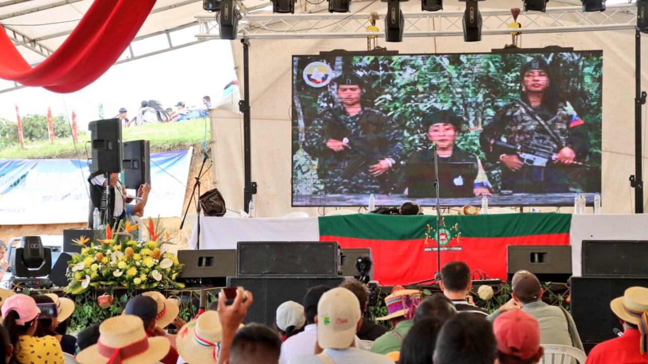 Los grupos armados ilegales enviaron videos explicando por qué no asistieron.