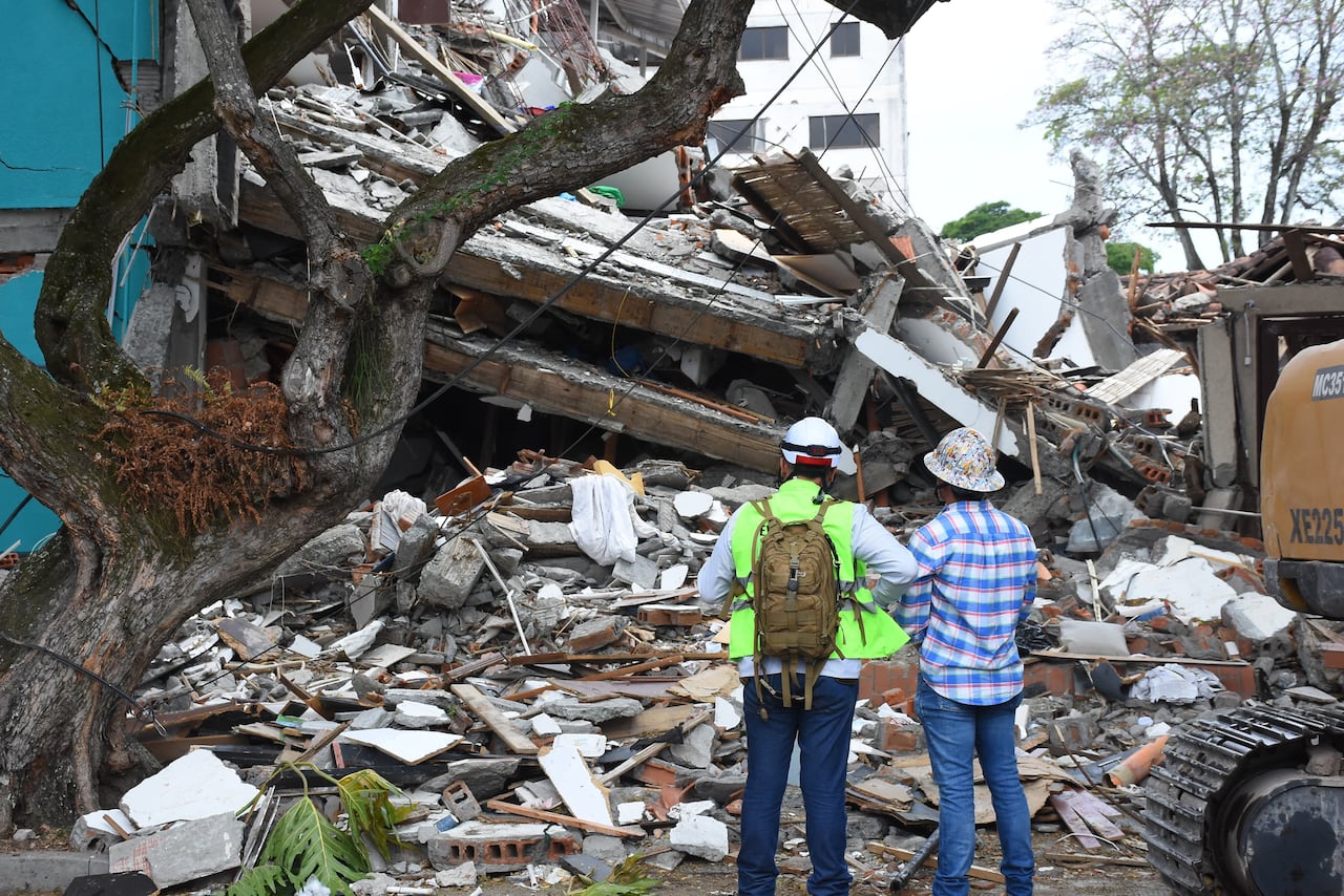Demolición del Edificio María Mercedes en el barrio Cuarto de Legua.