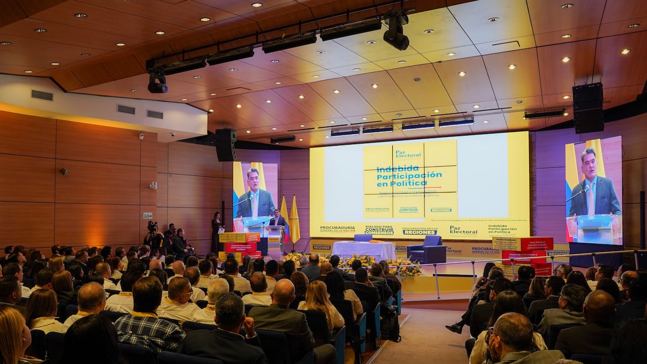 Funcionarios y asistentes acompañaron el lanzamiento de la nueva estrategia de pedagogía electoral.