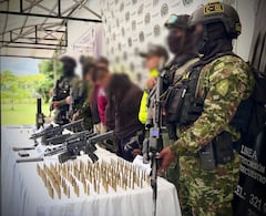 Integrantes de la Sijín de la Policía y del Ejército capturaron a tres presuntos integrantes de red de apoyo logístico o milicias del frente Carlos Patiño de las disidencias de las Farc en Popayán, Cauca.