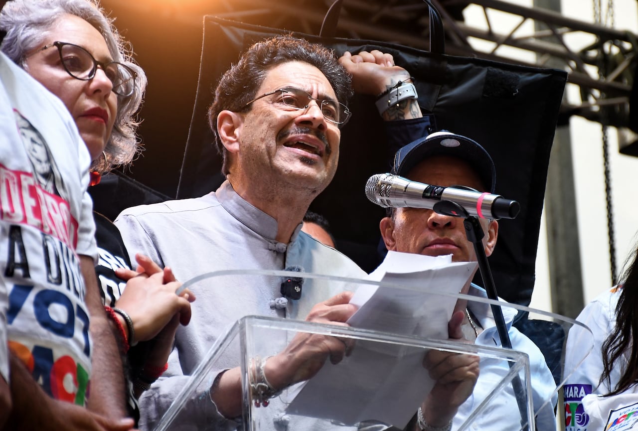 Ivan Cepeda en campaña presidencial, parque de las banderas, Cali.