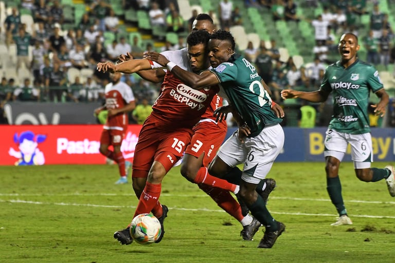Fútbol: Dolorosa eliminación, Deportivo Cali 0 Independiente Santa Fe 2. Los azucareros quedaron fuera del octagonal de la Liga Betplay . Foto José L Guzmán