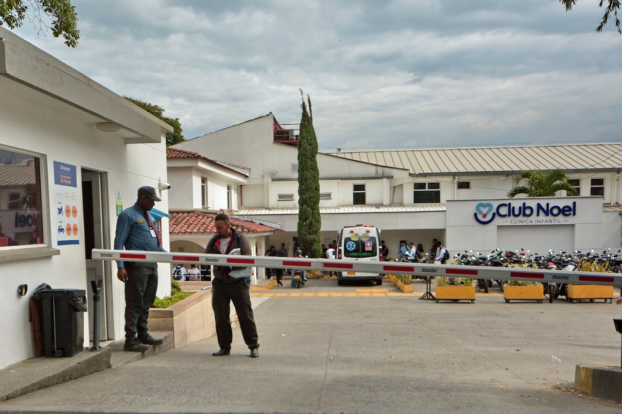 Las urgencias de la Fundación Clínica Infantil Club Noel en Cali están colapsadas, con una ocupación del 157%. Esta situación causa largas demoras en la atención médica de los niños. El centro enfrenta una gran crisis por alta demanda, casos graves y falta de pagos de las EPS
